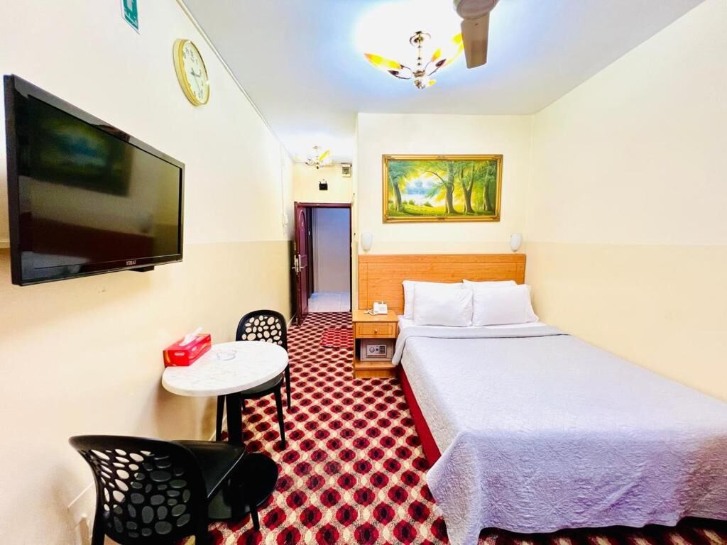 King Room with queen bed at Al Ahrar Hotel, Deira, Dubai